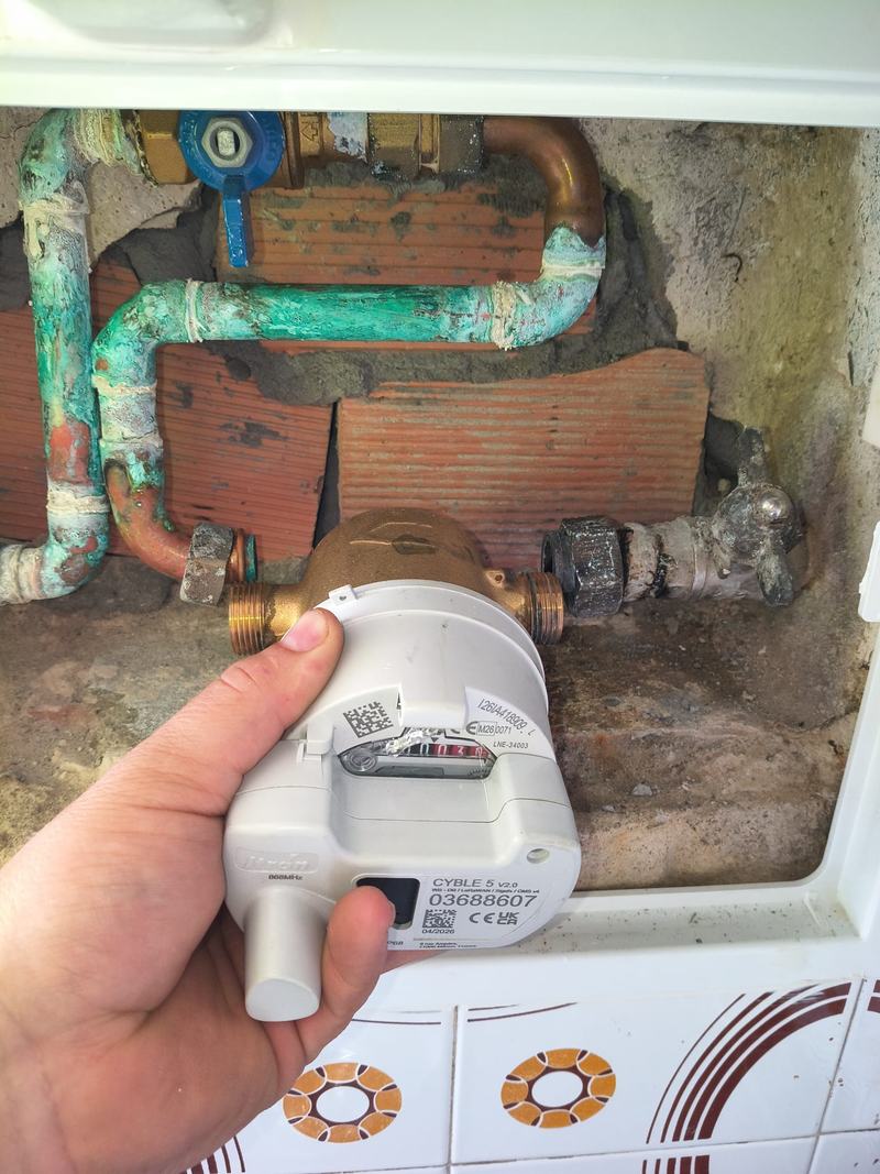 Sustitución técnica de contador de agua por MO-HOUSE en Donostia